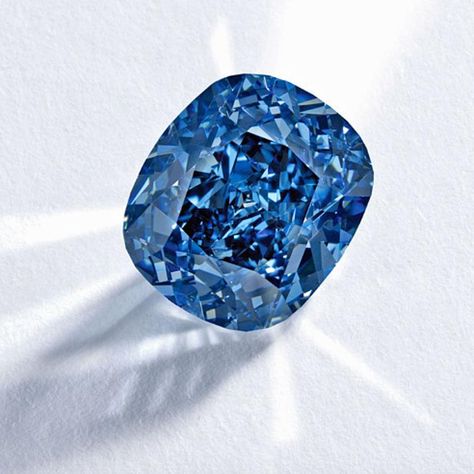 Blue Moon Diamond, Hope Diamond, The Blue Moon, Expensive Diamond, Harry Winston, Diamond Star, Minerals And Gemstones, Rocks And Gems, Precious Gems