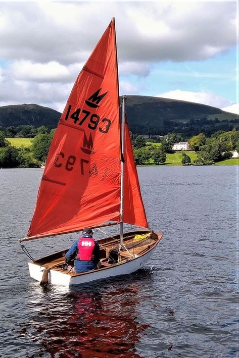 Mirror Dinghy, Dinghy Sailboat, Small Yachts, Sailing Dinghy, Classic Boats, Small Boats, Wooden Boats, Big Heart, Beach Decor