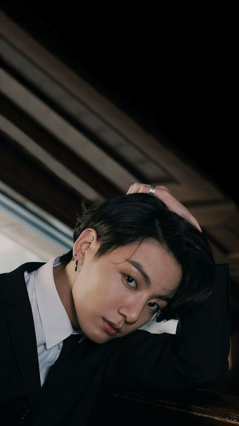 Photoshoot Wallpaper, Iphone Wallpaper Bts, Jungkook Wallpaper, Jeon Jungkook Photoshoot, Jungkook Aesthetic, Kim Taehyung Funny, Bts Lockscreen, Man Photo, Jungkook Cute