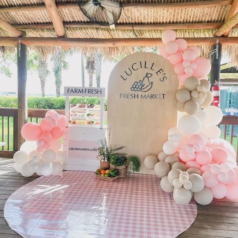 Welcome to Lucille’s Fresh Market! 🍇🍐🍋🥕🥦🍅🌽🥬 #freshmarket #freshmarkettheme #freshmarketparty #freshmarketbackdrop #freshmarketpar #famersmarket #farmersmarkettheme #farmersmarketthemedparty #farmersmarketbackdrop #firstbirthday #firstbirthdayparty She’s Fresh Off The Market, Bday Themes, Fall Bridal Shower, Fresh Market, April 4, Farm Fresh, Bday Party, Farmers Market, Party Themes