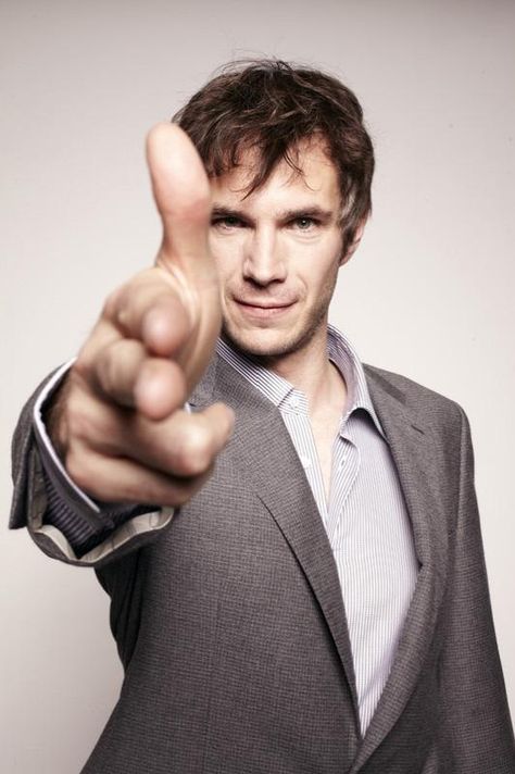 James D'Arcy James D Arcy, Funny Women Quotes, Perfect White Shirt, Men Quotes Funny, James D'arcy, Actors Funny, Famous Comics, Agent Carter, Piano Player