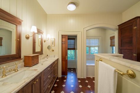 Erin Napier Country House, Ben And Erin Napier Country Home, Erin Napier Bathroom, Erin Napier Kitchen, Black Leathered Granite Countertops, English Country Bathroom, Country House Bathroom, 1930s Farmhouse, Leathered Granite Countertops