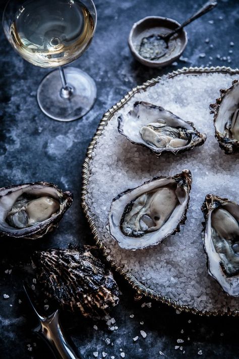 Seafood Party, Dessert Chef, Oysters Rockefeller, Dark Food Photography, Luxury Food, Food Props, Healthy Fish, Food Photography Styling, Wine And Dine