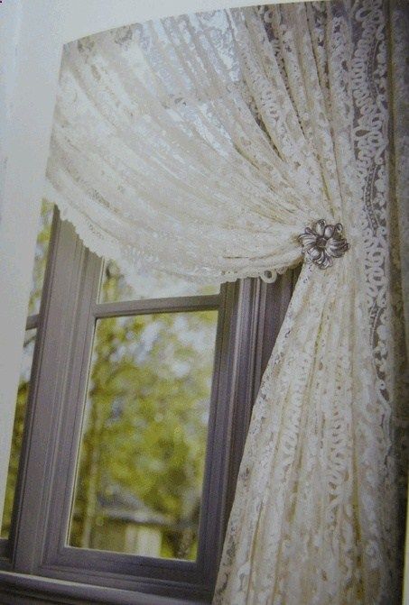 Shabby Chic Kitchen Curtains, Kitchen Window Dressing, French Lace Curtains, Rideaux Shabby Chic, Baños Shabby Chic, Shabby Chic Decorating, Cocina Shabby Chic, Shabby Chic Living, Shabby Chic Living Room