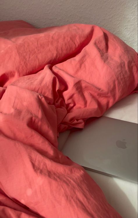 pastel pink coral coloured bed pinterest scandinavian aesthetic inpsiration macbook Pastel Bed, Coral Girls, Coral Castle, Artsy Aesthetic, Scandinavian Aesthetic, Coral Blush, Seasonal Color Analysis, Peach Blush, Romantic Colors