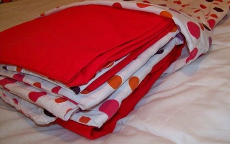 How To Fold Bedsheet Sets into a Pillowcase. How To Fold Sheets, The Egyptian Pharaohs, Folding Fitted Sheets, Closet Hacks, Bundle Package, Sleep Early, Egyptian Pharaohs, Folding Beds, How To Fold