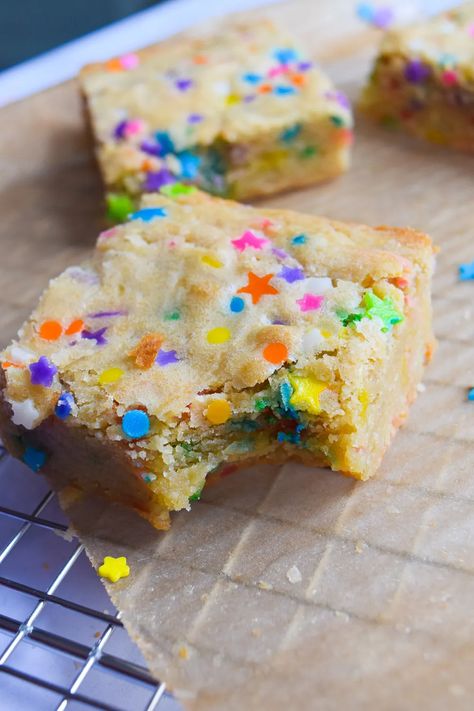 Birthday Cake Blondies, White Chocolate Brownies, Birthday Cake Flavors, Blondies Recipe, Almond Extract, Cool Birthday Cakes, Cake Flavors, Baking Flour, Cookie Bars