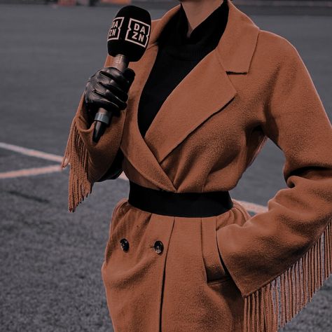 Journalist Aesthetic Outfit, Female Journalist Aesthetic, Journalism Major, Fashion Journalism, Sunset Valley, Outfit Brown, My Future Job, Design Outfit, Career Vision Board