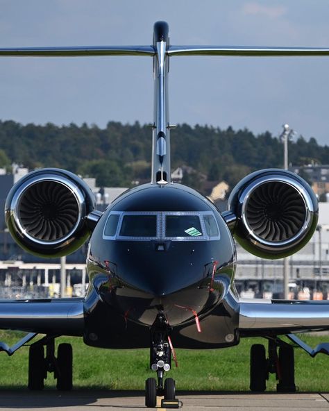 BusinessJets on Instagram: “#BusinessJets @lk_planes ® black G6 resting for the next flight #Gulfstream #G650 . #instagramaviation #megaplane #BusinessAviation…” Gulfstream G800, Black Plane, Gulfstream G650, Private Planes, Private Jet Interior, Jet Privé, Luxury Jets, Plane Flight, Commercial Plane