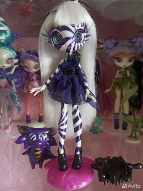 Creepy Cute Animals, Novi Stars Dolls, Cool Dolls, Alien Doll, Doll Customs, Novi Stars, Arte Monster High, Doll Plushies, Doll Photography