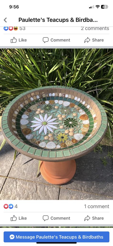 Mosaic Tile Bird Bath, Mosaic Birdbath Diy, Stepping Stone Mosaic Ideas, Bird Bath Mosaic Ideas, Mosaic Fountain Diy, Mosaic Birdbath Patterns, Mosaic Bee Bath, Bird Bath Mosaic, Mosaic Stepping Stones Diy