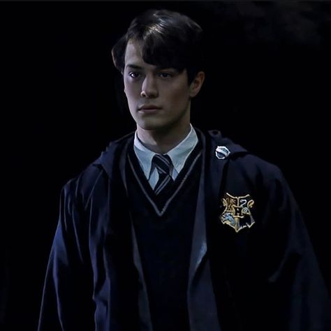 Hery Potter, Young Tom Riddle, Riddle Pictures, Harry Potter Toms, Tom Hughes, Harry Potter Ron Weasley, Best Riddle, Harry Potter Icons, Slytherin Harry Potter