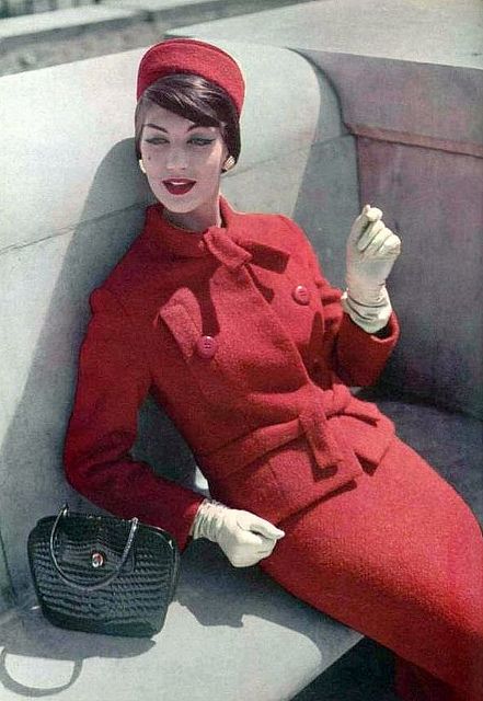 Simone in Jean Patou's red wool suit for Fall, L'Officiel, 1957 Mode Rockabilly, Mode Prints, Military Hats, Vintage Fashion 1950s, Jean Patou, Fifties Fashion, Look Retro, Sixties Fashion, Fashion 1950s