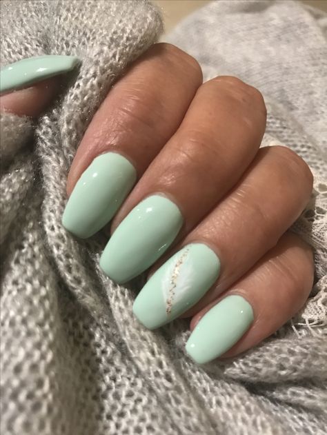 Pastel mint green coffin nails with a cute feather design accent a perfect summer nail ! Pastel Mint Green Nails, Pastel Teal Nails, Pastel Mint Nails, Baby Green Nails, Sea Foam Green Nails, Green Pastel Nails, Mint Nail Ideas, Light Green Nails Designs, Mint Green Nails With Design