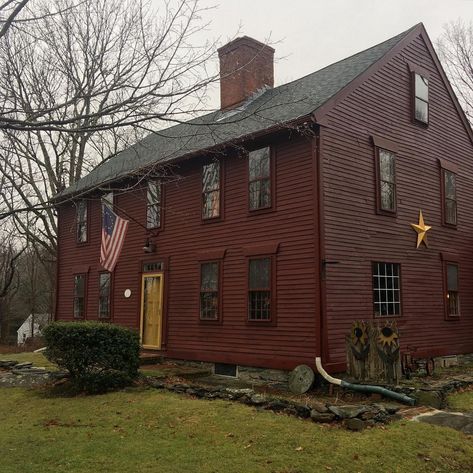 Warren Preservation Society on Instagram: “Butterworth House ca. 1735. Currently listed by Harborside Realty for $379,000. The open house was today and what a true colonial gem with…” Colonial American House, Butterworth, Farm Houses, American House, State Street, Exterior Ideas, Dream Houses, Colonial Style, Colonial House