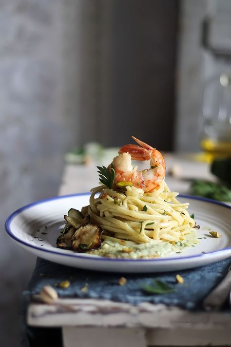 Pasta Aglio E Olio, Gourmet Pasta, Shrimp Linguine, Gourmet Food Plating, Linguine Pasta, Aglio Olio, Pasta Carbonara, Pasta Lover, Shrimp Pasta