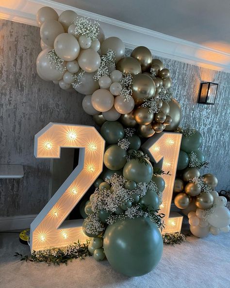 Unique Balloons’s Instagram post: “💚WHO LOVES GYPSOPHILA ? 💚 . . . #leedsballoons #balloonsleeds #yorkshireballoons #leedsevents ##filledwithlove #uniqueballoonsleeds…” Unique Balloon Garland, 21st Ideas, Lighted Marquee Letters, Barbie Birthday Party, Balloon Centerpieces, Barbie Birthday, Marquee Letters, Number Balloons, African Braids