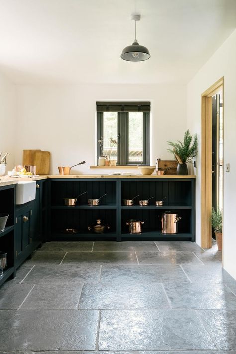 The Leicestershire Kitchen in the Woods | deVOL Kitchens Functional Kitchen Layout, Devol Kitchens, Natural Stone Flooring, Slate Flooring, Stone Kitchen, Cottage Kitchens, Shaker Kitchen, Tile Flooring, Functional Kitchen