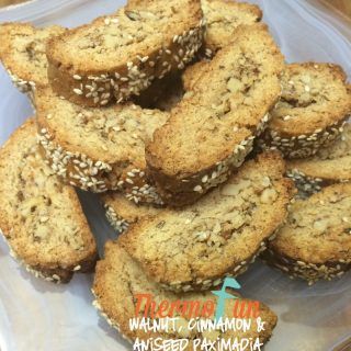 Thermomix Walnut Cinnamon Aniseed Paximadia Paximadia Greek, Greek Cakes, Rusk Recipe, Greek Cake, Greek Heritage, Gift Ideas To Make, Hamburgers Grilled, Members Club, Greek Seasoning