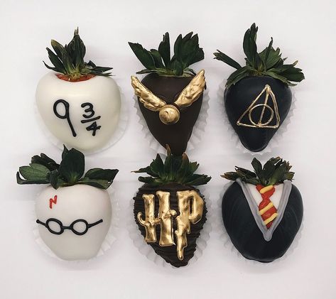 Harry Potter Chocolate Covered Strawberries, Harry Potter Breakable Heart, Harry Potter Strawberries, Harry Potter Chocolate Strawberries, Harry Potter Snacks, Strawberry Ideas, Chocolate Covered Strawberry Recipe, Chocolate Covered Strawberries Bouquet, Fall Fun Food