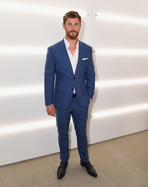 Chris Hemsworth is the new face of Hugo Boss Suits No Tie, Navy Blue Coat Outfit, Mens Blue Suit, Blue Suit Outfit, Hemsworth Brothers, Hugo Boss Suit, Blue Suit Men, Chris Hemsworth Thor, Dapper Dudes