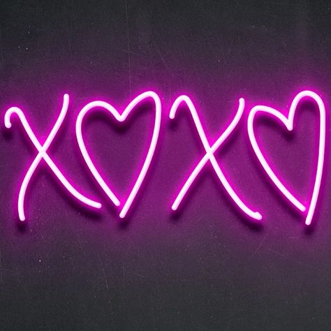 xoxo Neon Signs Quotes, Wall Collage Decor, Pink Wallpaper Backgrounds, Neon Decor, Werewolf Art, Valentine Theme, Neon Light Signs, Photography Poses Women, Foto Ideas Instagram