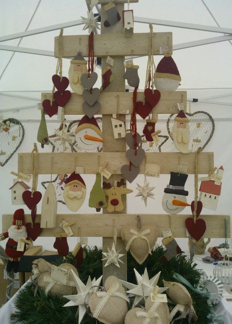 Christmas Craft Stall Ideas, Craft Fair Ornament Display, Christmas Stall Ideas Craft Fairs, Stall Decoration Ideas Fair, Craft Stall Display Ideas, Christmas Stall Ideas, Christmas Photobooth, Market Setup, Craft Stall Display