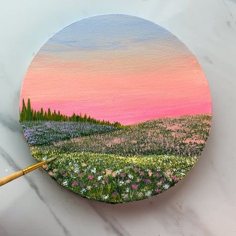 Paintings Inspo Easy, Art In Circle Canvas, Acrylic Circle Painting, Circle Landscape Painting, Paintings On A Circle Canvas, Circular Canvas Painting Ideas, Circle Canvas Painting Acrylics, Circle Acrylic Painting, Paintings On Circle Canvas