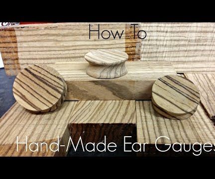 Diy Ear Plugs, Ear Guages, Wooden Plugs, Ear Gauges Plugs, Dremel Projects, Cool Piercings, Ear Tunnels, Diy Holz, Diy Resin Art