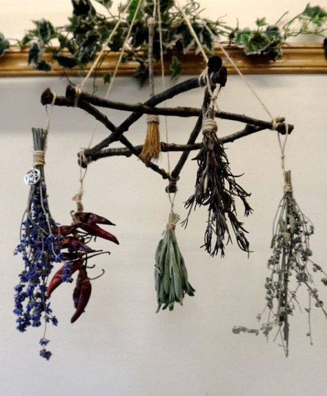 Herbs Herb Hanger, Hantverk Diy, Yule Gift, Wiccan Crafts, Wiccan Decor, Pagan Crafts, Magia Das Ervas, Witch Diy, Witchy Crafts