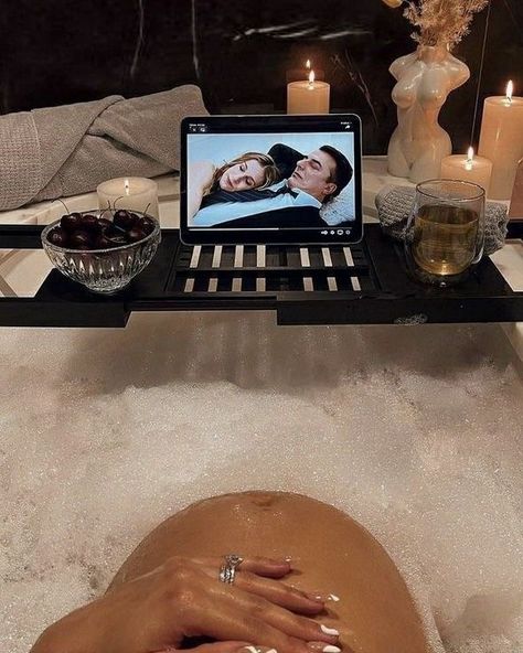 Bathtub Caddy Tray, Bath Aesthetic, Cute Pregnancy Pictures, Mommy And Baby Pictures, Bathtub Caddy, Pregnancy Goals, Pretty Pregnant, Future Mommy, Mommy Goals