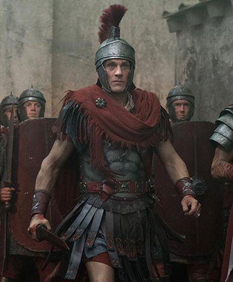 Simon Merrells as Crassus in Spartacus: War of the Damned Imperial Legion, Roman Armor, Roman Centurion, Roman Warriors, Roman Soldier, Roman Legion, Roman Era, Empire Romain, Ancient Warfare