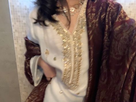 Desi Dress, Casual Indian Fashion, Wedding Traditions, Desi Fashion Casual, Pakistani Fancy Dresses, Mode Abaya, Salwar Kamiz, Desi Clothes, Indian Dresses Traditional