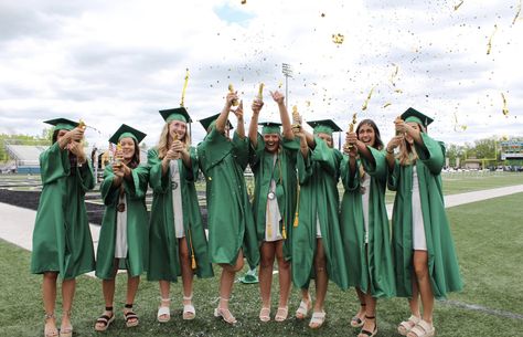 Green Graduation Gown And Cap, Green Graduation Gown, Green Graduation Cap, Graduation Gown And Cap, Graduation Cap And Gown, Graduation Photography Poses, Graduation Picture Poses, Graduation Gown, Graduation Style