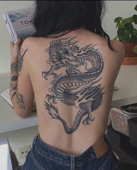 Damaged Soul, Stil Rock, Woman With Tattoos, Backpiece Tattoo, Dragon Tattoo For Women, Dope Tattoos For Women, Stylist Tattoos, Back Tattoo Women, Badass Tattoos