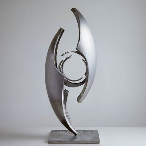 Trophy Design, Sculpture Metal, Steel Art, Steel Sculpture, Futuristic Art, Contemporary Sculpture, Sculpture Installation, Modern Sculpture, Glass Art Sculpture