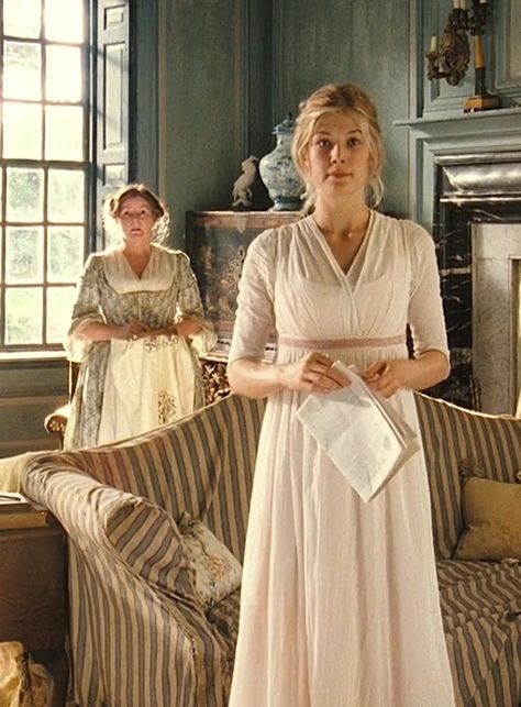 Pride And Prejudice Dress, Jane Austen Clothing, Jane Austen Costume, Biblical Clothing, Pride & Prejudice Movie, Pride And Prejudice 2005, Regency Era Fashion, Elizabeth Bennet, Regency Dress