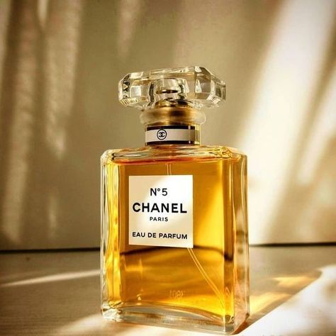 chanel #perfume #fragrance #vintage #aesthetic #inspiration Women Perfume Aesthetic, Luxury Perfume Aesthetic, Organization Perfume, Perfume Branding, Luxury Perfume Women, Aesthetic Perfume, Chanel Perfume Bottle, Collection Aesthetic, Perfume Genius