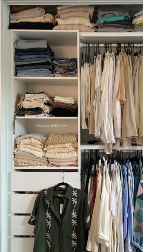 Clothing Closet Ideas, Wardrobe Full Of Clothes Aesthetic, Closet Of Clothes Aesthetic, Pretty Wardrobe Closets, Full Wardrobe Aesthetic, Closet Inspo Walk In, Wardrobe Aesthetic Organisation, Clothes Closet Aesthetic, Wardrobe Organisation Aesthetic