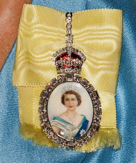 Young Queen Elizabeth, Princess Sofia Of Sweden, Prinz Charles, Royal Collection Trust, Camilla Duchess Of Cornwall, Royal Tiaras, Elisabeth Ii, Miniature Portraits, Isabel Ii