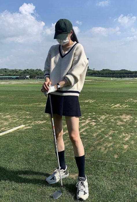 Korean Golf Outfit, Golf Aesthetic Outfit, Country Club Outfit, Girl Golf Outfit, Cute Golf Outfit, Cute Golf, Girls Golf, Sports Aesthetic, Golf Wear