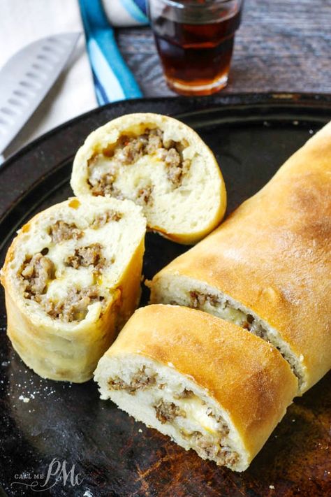 Italian Sausage Stromboli Recipe, Sausage Calzone Recipe, Sausage Stromboli Recipe, Stromboli Dough Recipe, Cheese Stromboli Recipe, Calzone Recipe Easy, Cheese Stromboli, Stromboli Recipe Easy, Homemade Italian Sausage