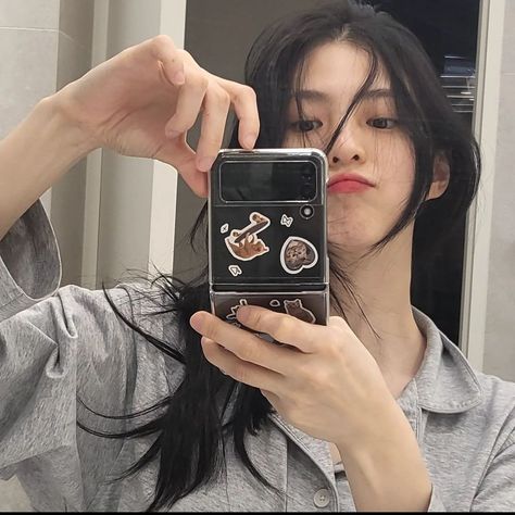 ً on Twitter: "han soo hee mirror selca, why so gorgeous 😩🖤… " Han So Hee Aesthetic Wallpaper, Han Seo Hee, Han Soo Hee, Han So Hee, So Hee, Uzzlang Girl, Korean Actresses, Kdrama Actors, 가을 패션