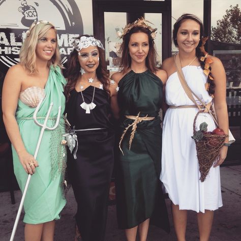 Group Halloween costume idea: Greek goddesses. Amphitrite, goddess of the sea Asteria, goddess of the stars Demeter, goddess of harvest and Artemis, Goddess of hunt Greek Gods Costume, Greek God Costume, Goddess Halloween, Toga Costume, Greek Costume, New Halloween Costumes, Greek Goddess Costume, Diy Halloween Costumes For Women, Diy Kostüm