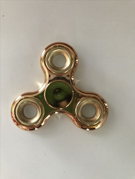 My new fidget spiner... Fidget Spinner Aesthetic, Fidget Spinners, Fidget Spinner, Fidget Toys, Knick Knacks, Toys, Anime, Gold, Quick Saves