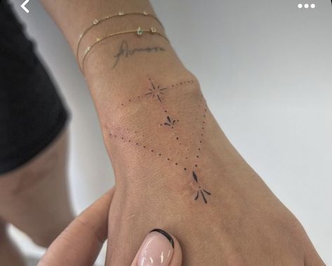 Tato Minimal, Small Finger Tattoos, Fineline Tattoo, Hand And Finger Tattoos, Handpoke Tattoo, Petite Tattoos, Hand Tattoos For Women, Wrist Tattoos For Women, Small Hand Tattoos