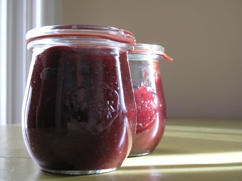 Polish plum butter, known as powidla sliwkowe, is like a fruit butter but the purée isn't strained. It is made with 2 ingredients -- plums and sugar. Plum Butter Recipe, Fresh Plum Recipes, Fluffy Buttermilk Biscuits, Plum Butter, Plum Crumble, Fruit Butters, Plum Trees, Mushroom Sauce Recipe, Polish Desserts