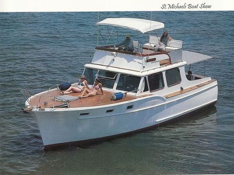 Cabin Cruisers For Sale, Cabin Cruiser Boat, Duck Boat Blind, Wooden Boats For Sale, Boat Cabin, Utility Boat, Deck Boats, Runabout Boat, Wood Boat Plans