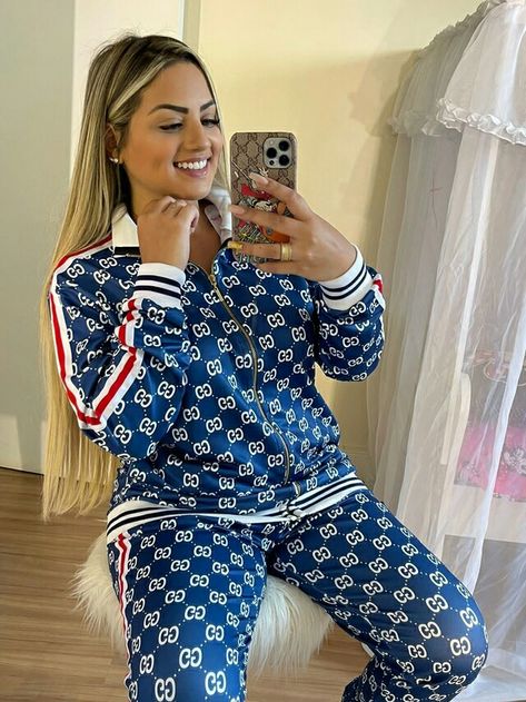 Guess Outfits Women, Gucci Tracksuit Women, Gucci 2022, Gucci Tracksuit, Track Suits Women, Guess Clothing, Gucci Collection, Stylish Winter Outfits, Todays Outfit