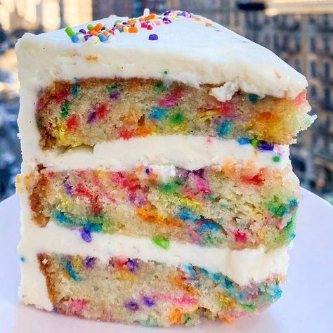 NYC Treats on Instagram: “All I need is a slice of Funfetti cake and a view of the NYC skyline 🏙🍰 📸: @sofiaeatsnyc 📍: @citycakes #NYCTreats” Cowboy Cookie Recipe, Slice Of Cake, Confetti Cake, Funfetti Cake, Nyc Skyline, Different Cakes, Tasty Baking, Just Cakes, Homemade Snacks